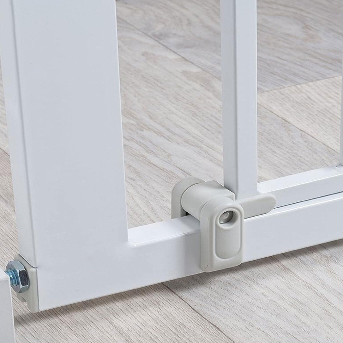 Auto close hinge detail on metal baby safety gate Qatar