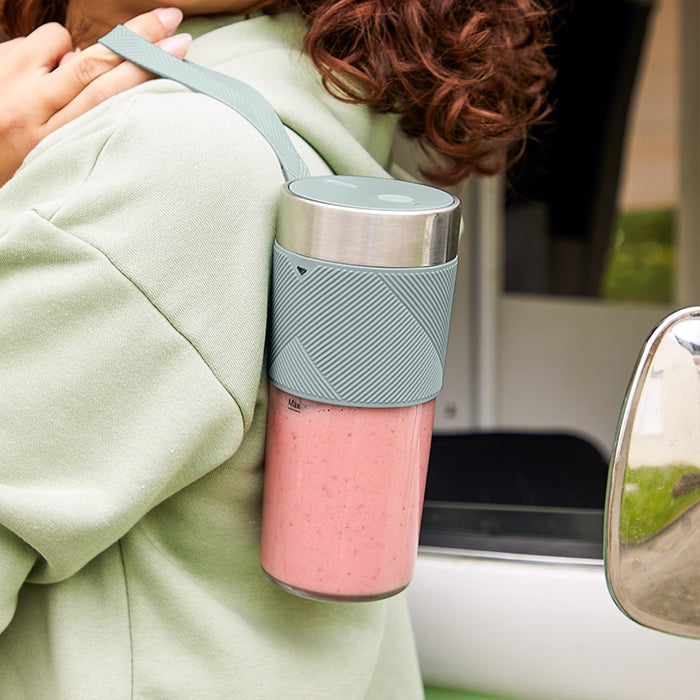 Modern blender design, lightweight portable blender ideal for travel by Homesouq Qatar