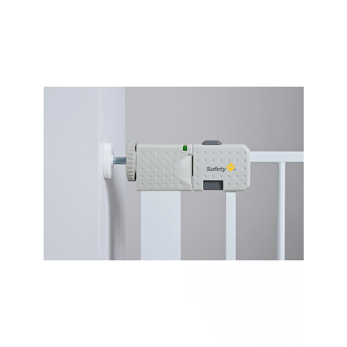 Childproof lock system on metal safety gate with one hand operation Qatar