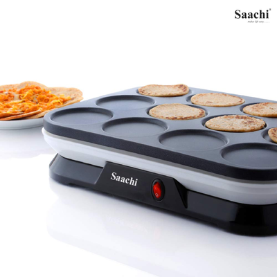 Mini crepes cooking simultaneously on 2-in-1 pancake and crepe maker plate Qatar